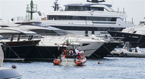 Donna morta a Posillipo, il video della barca killer usata dal ...